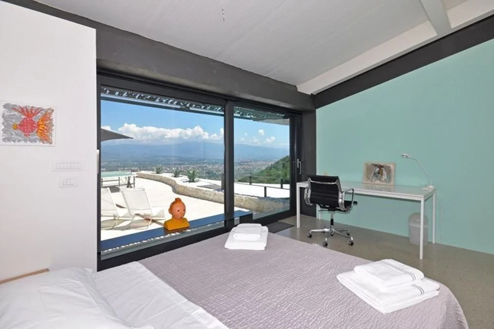Room 4 of 13