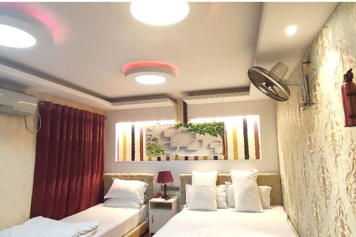 Room 17 of 40