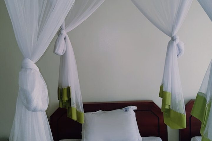 Room 7 of 80