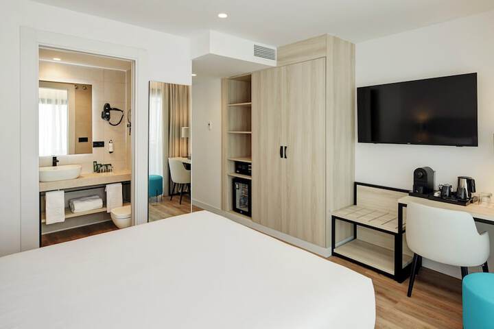 Room 9 of 52