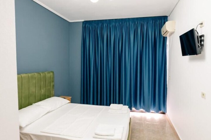 Room 6 of 65
