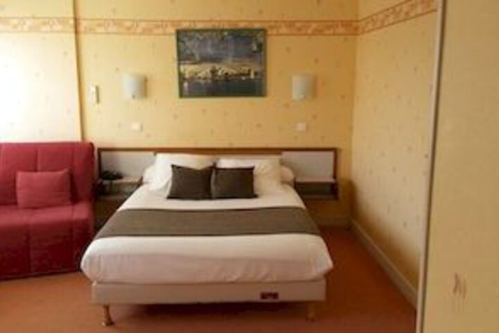 Room 12 of 24