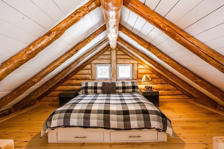 Room 2 of 23