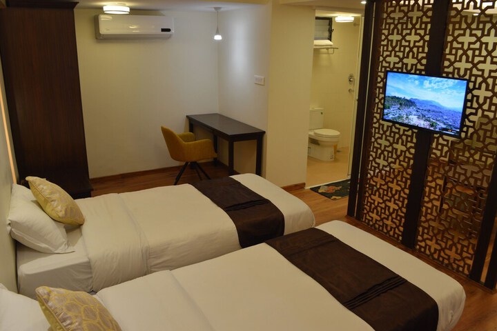 Room 10 of 82