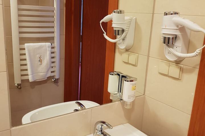 Room 16 of 31