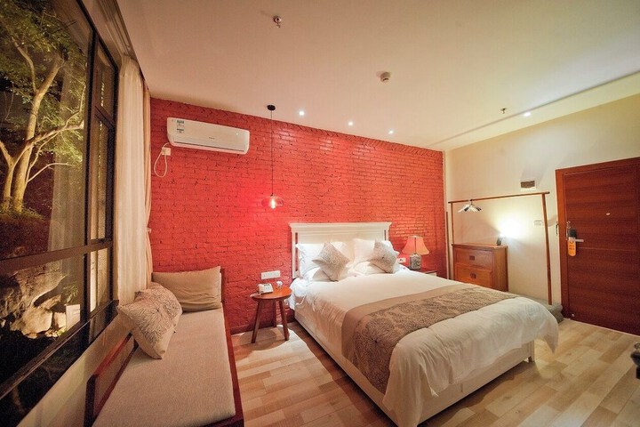 Room 53 of 161