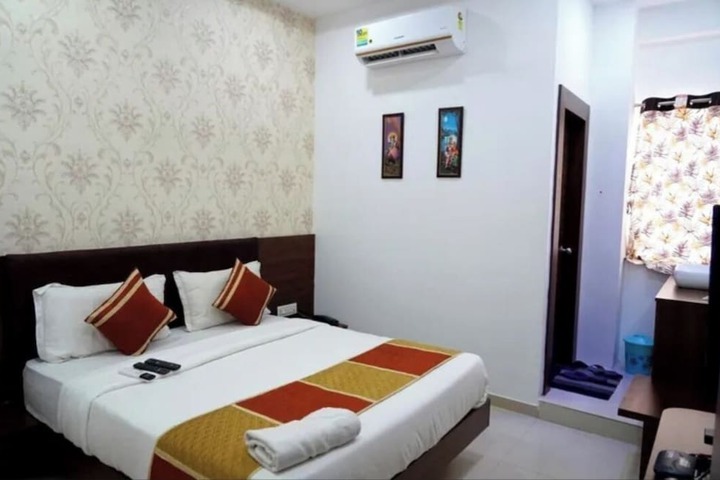Room 2 of 8