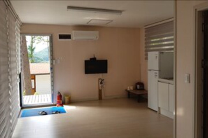 Room 8 of 12