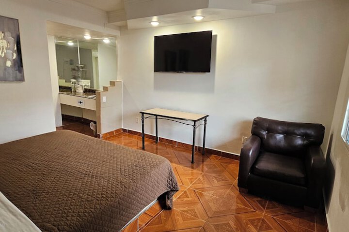 Room 5 of 20