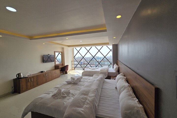 Room 6 of 19
