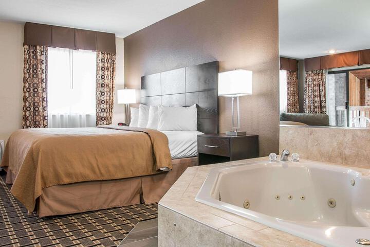 1 King Bed (5 of 5)