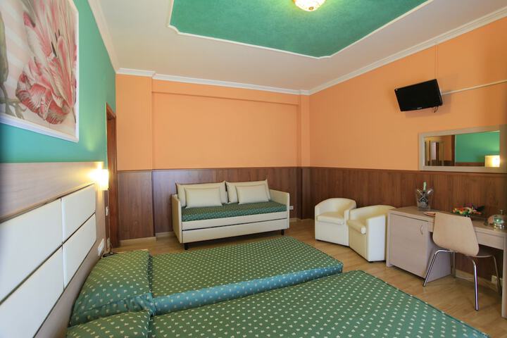 Room 10 of 133