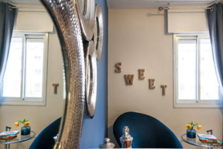 Room 17 of 28