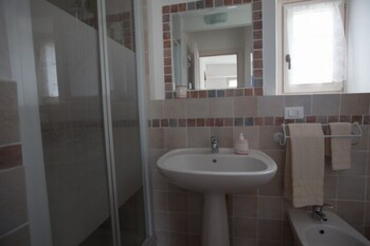 Room 2 of 25