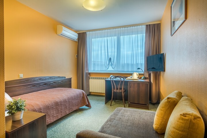 Room 13 of 77