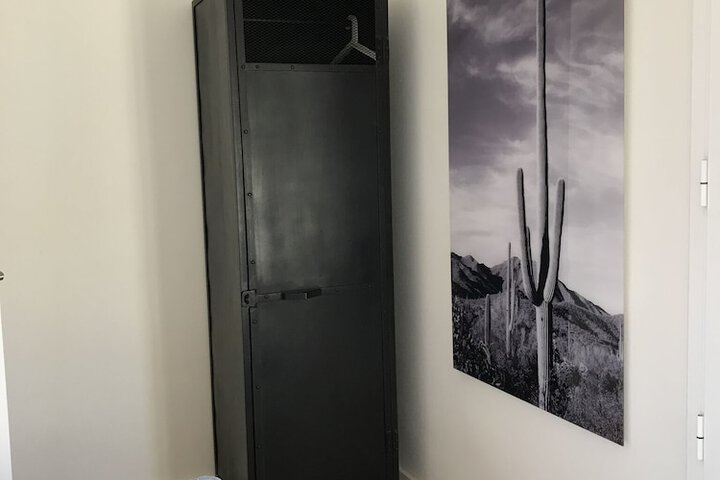 Room 2 of 53