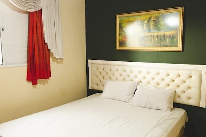 Room 6 of 9