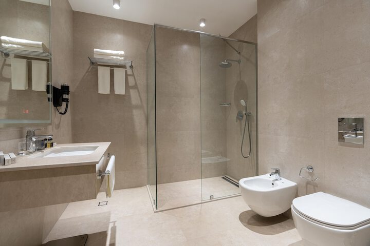 Room 45 of 114