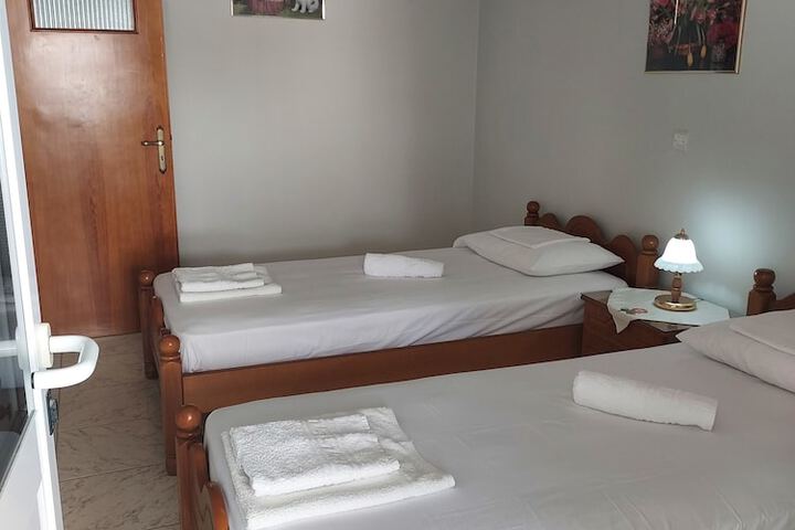 Room 16 of 192