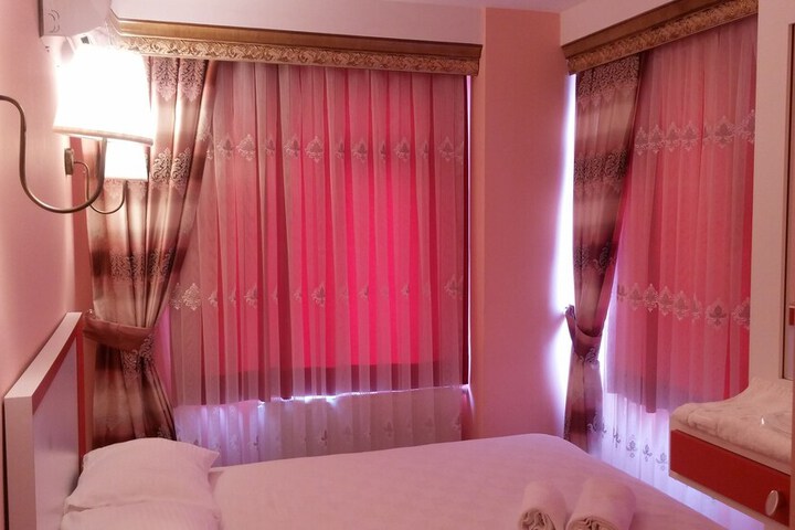 Room 4 of 9