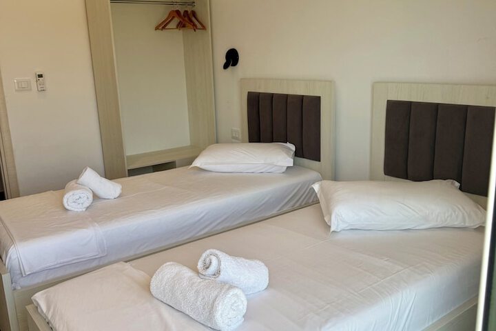 Room 33 of 64