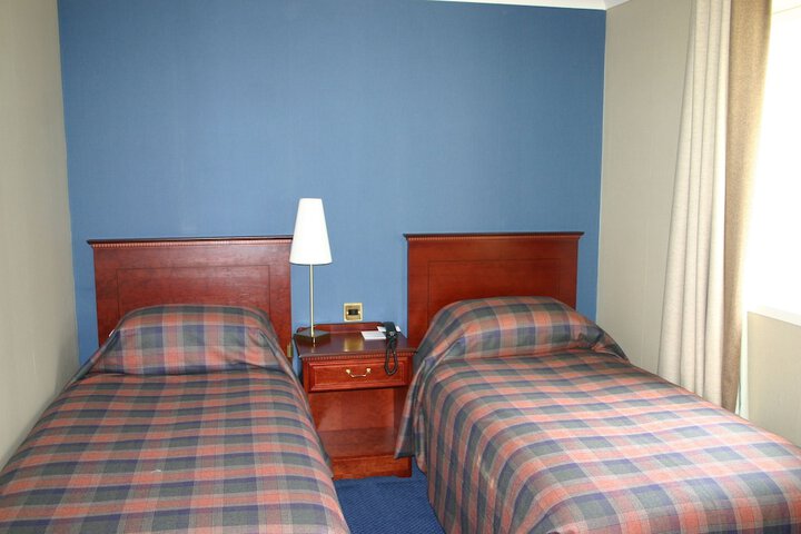 Room 6 of 118