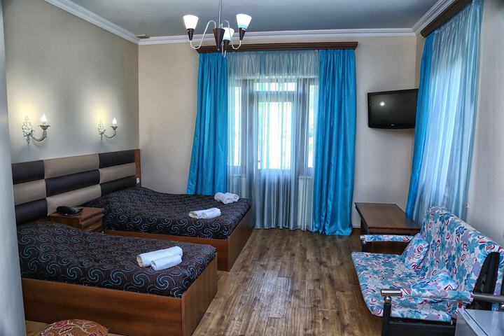 Room 10 of 34