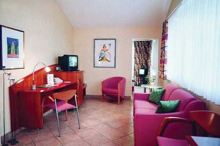 Room 8 of 8