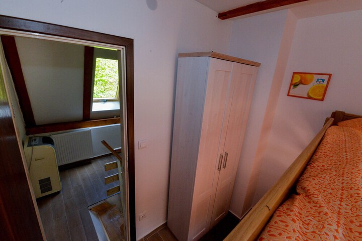 Room 6 of 24