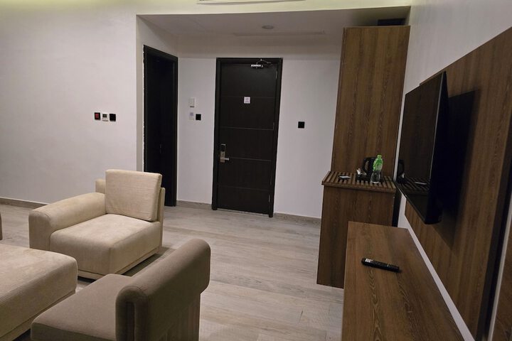 Room 18 of 48