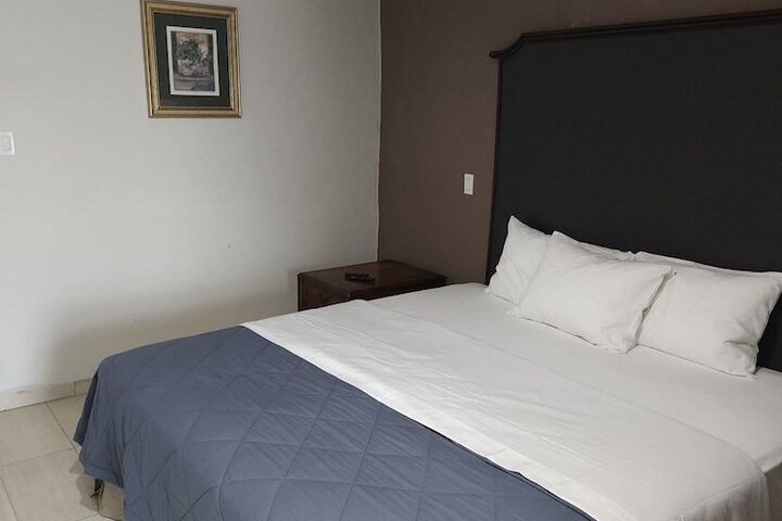 Room 4 of 36