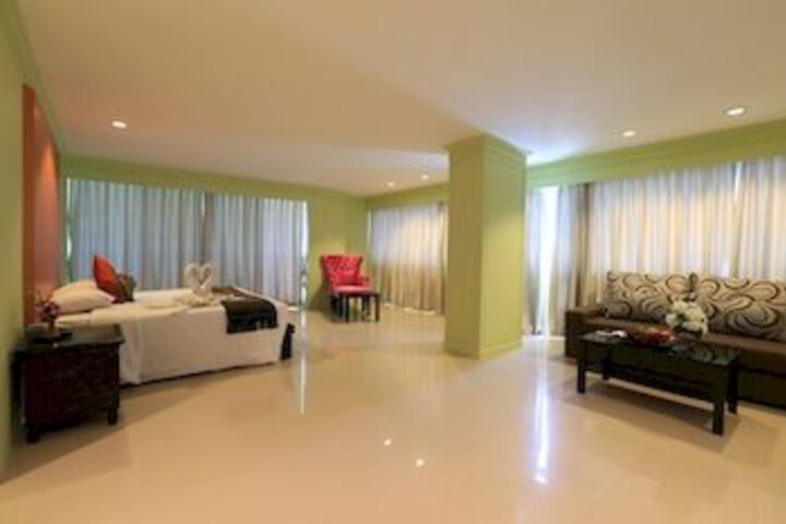 Room 43 of 103