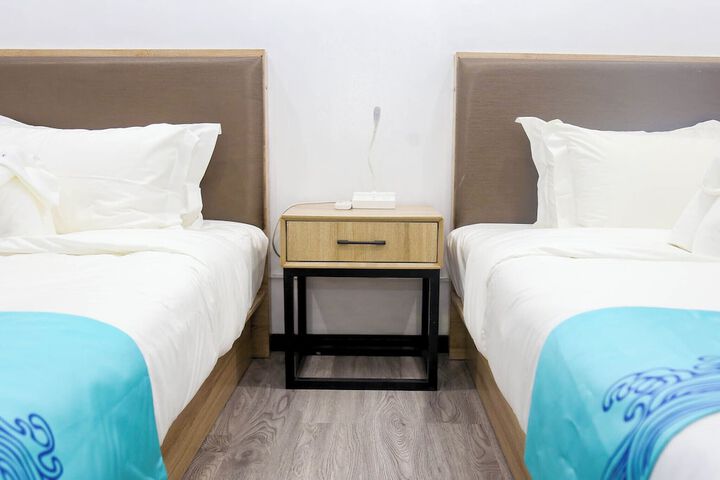 Room 4 of 17