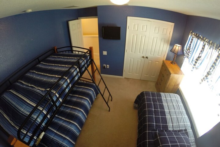 Room 4 of 68