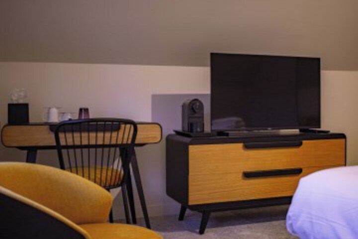 Room 14 of 98