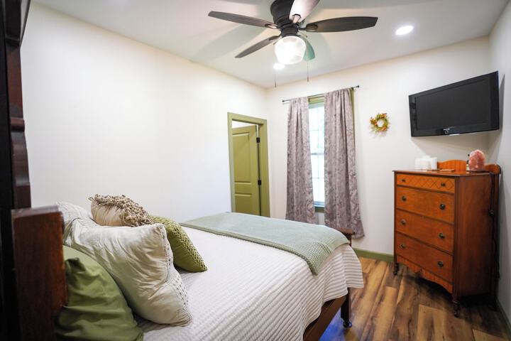 Room 52 of 230