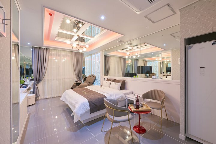 Room 18 of 61
