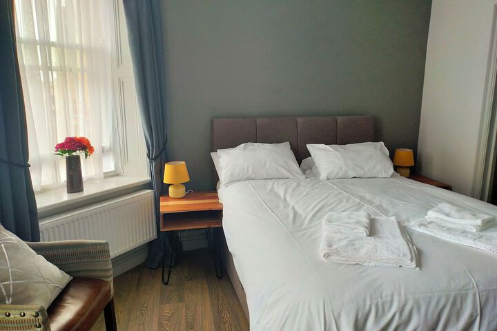 Room 4 of 20