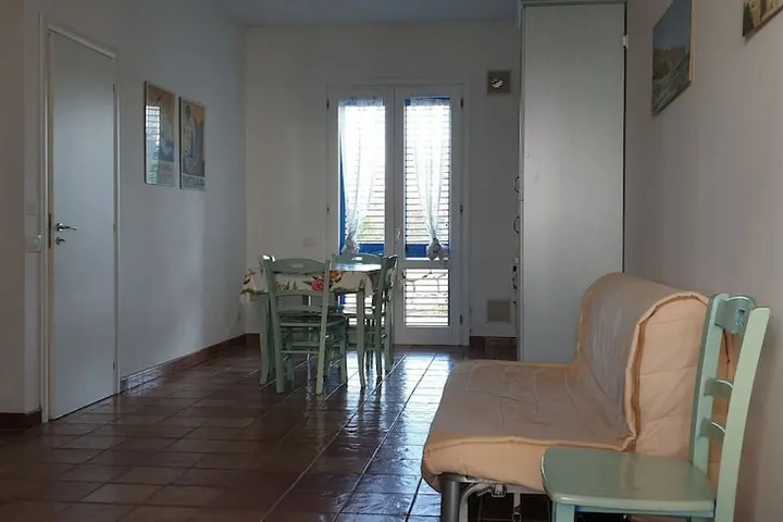 Room 8 of 14