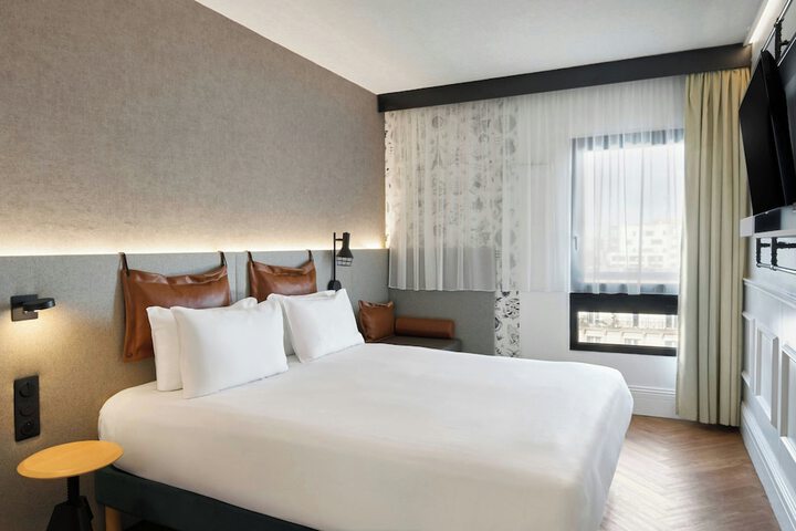 Room 10 of 40