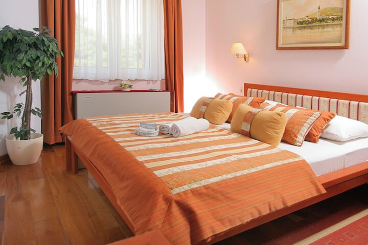 Room 14 of 82