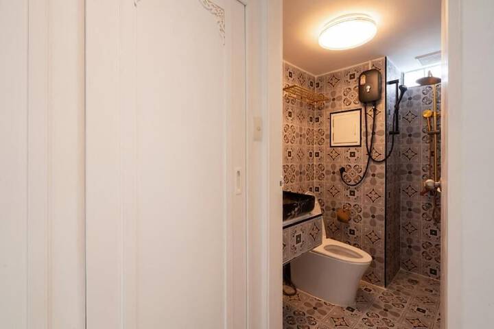 Room 26 of 40