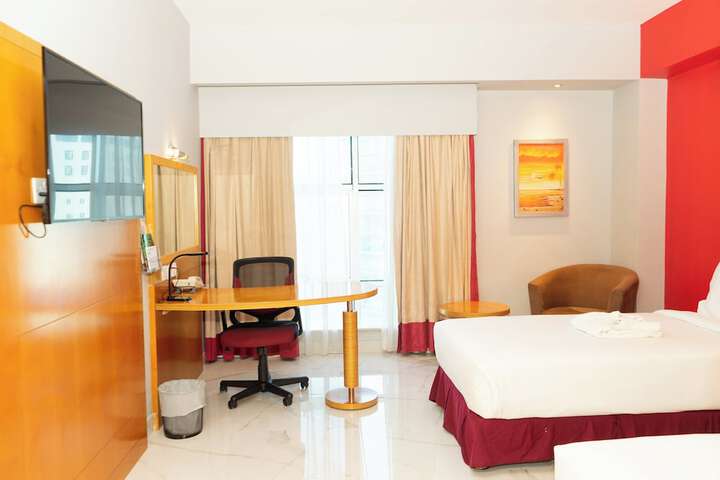 Room 28 of 114