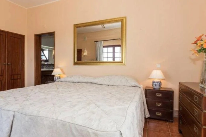 Room 3 of 25