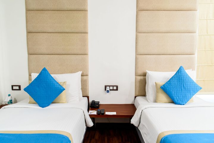 Room 8 of 34