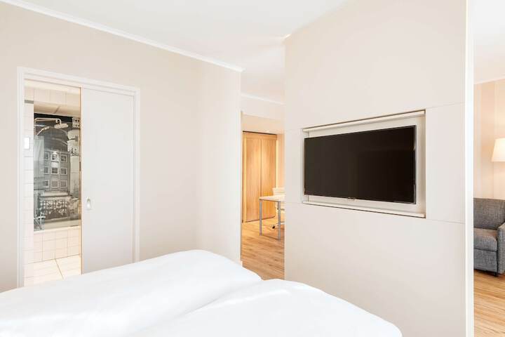 Room 8 of 31