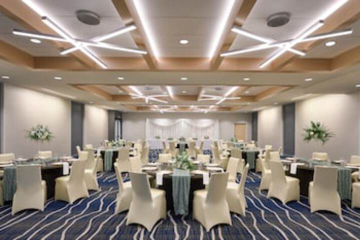 Ballroom/Hall 109 of 177