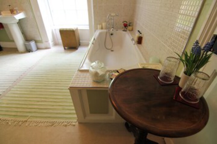 Room 14 of 83