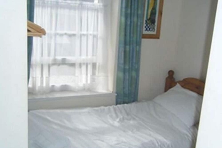 Room 2 of 17