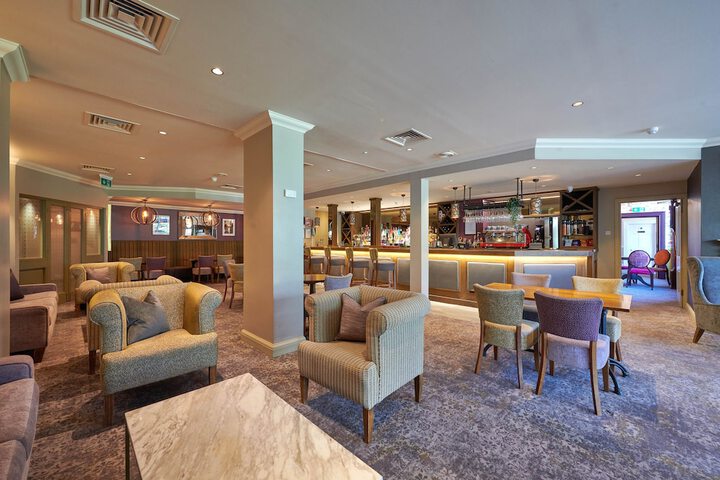 Lounge 137 of 147